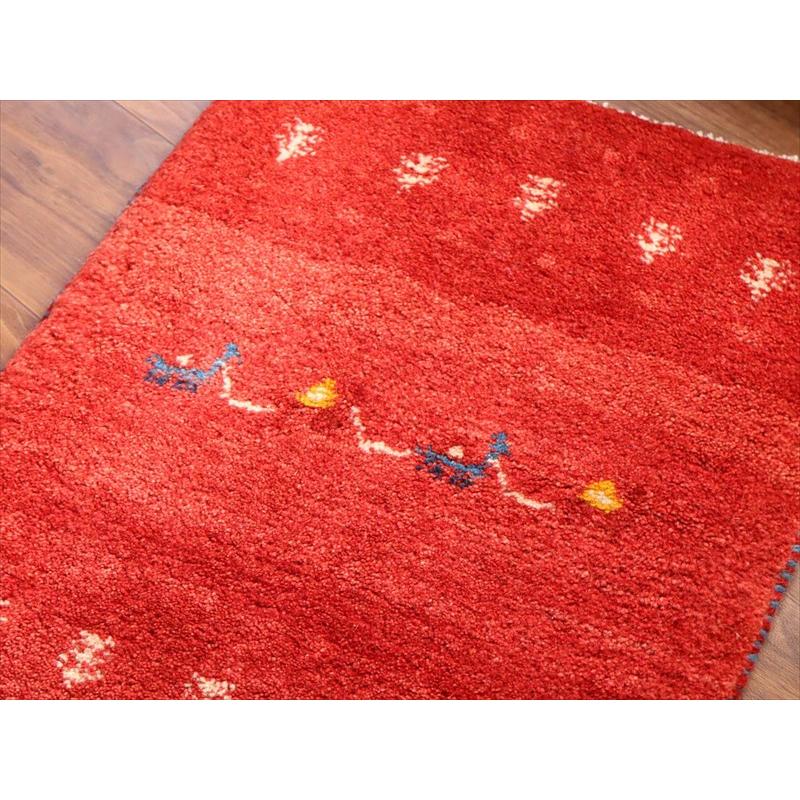 ギャッベ ミニギャベ イラン手織り 57×47cm レッド ラクダのキャラバンと生命の樹 |  | 02