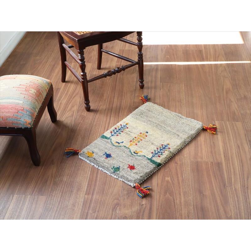 ギャッベ ミニギャベ イラン手織り 58×37cm ナチュラルアイボリー 生命の樹と魚と動物 |  | 01