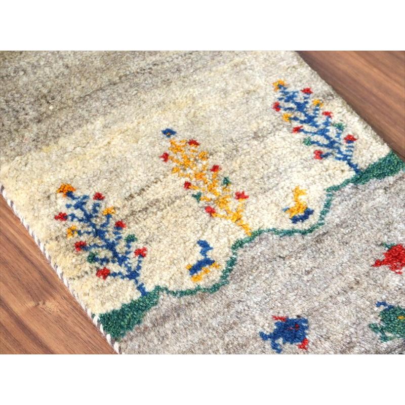 ギャッベ ミニギャベ イラン手織り 58×37cm ナチュラルアイボリー 生命の樹と魚と動物 |  | 02