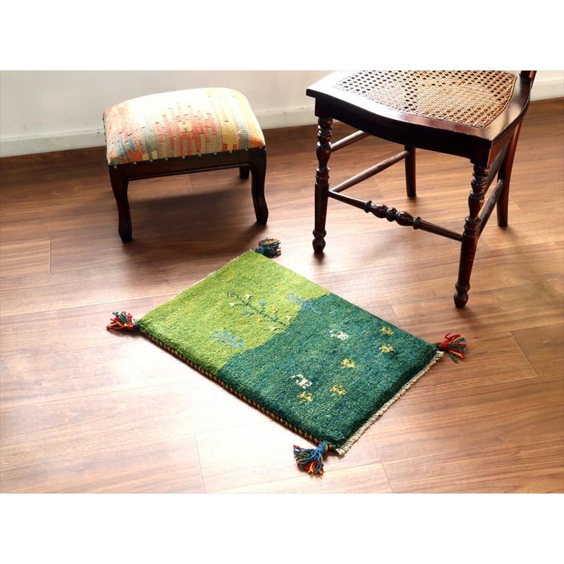 ギャッベ ミニギャベ イラン手織り 57×39cm グリーン 丘の上に動物と生命の樹 |  | 01