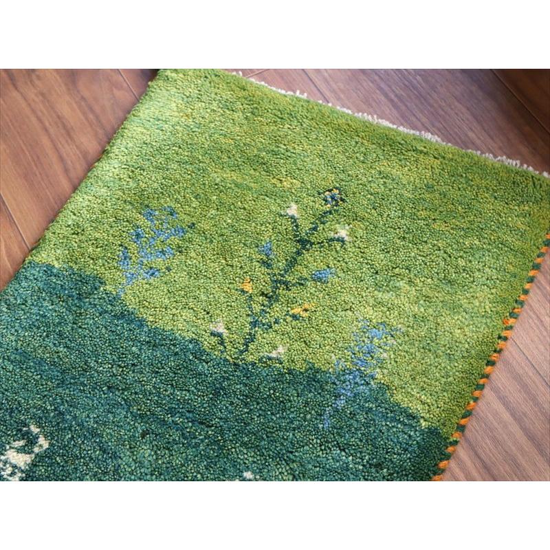 ギャッベ ミニギャベ イラン手織り 57×39cm グリーン 丘の上に動物と生命の樹 |  | 02