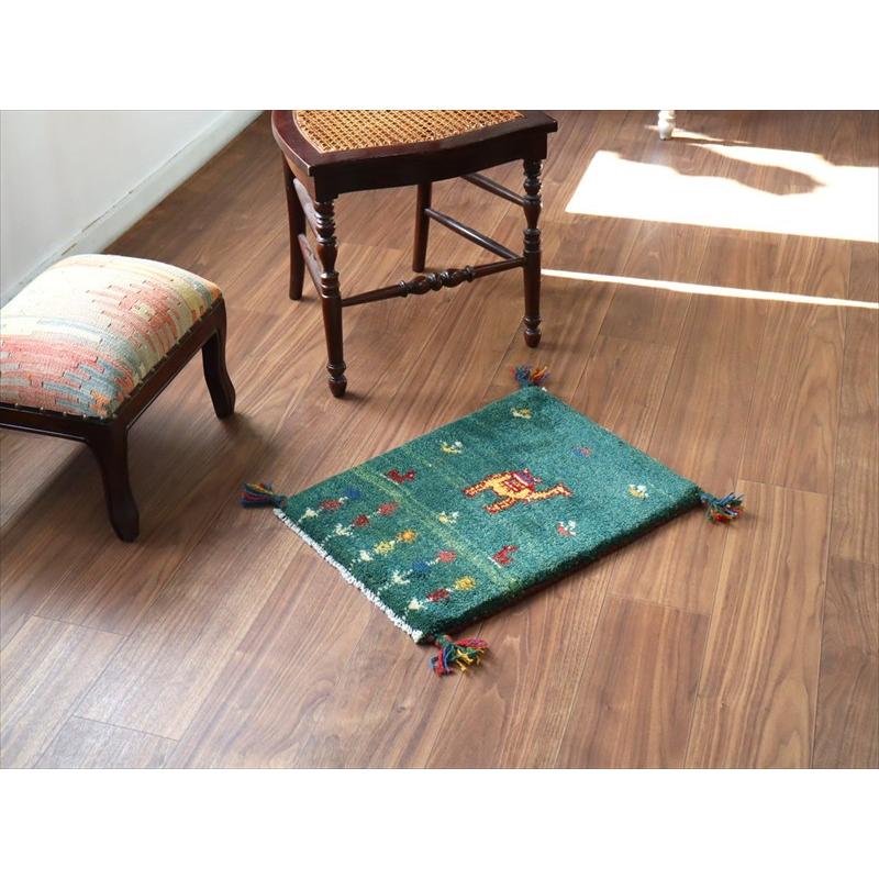 ギャッベ ミニギャベ イラン手織り 55×40cm グリーン ラクダと動物と生命の樹 |  | 01