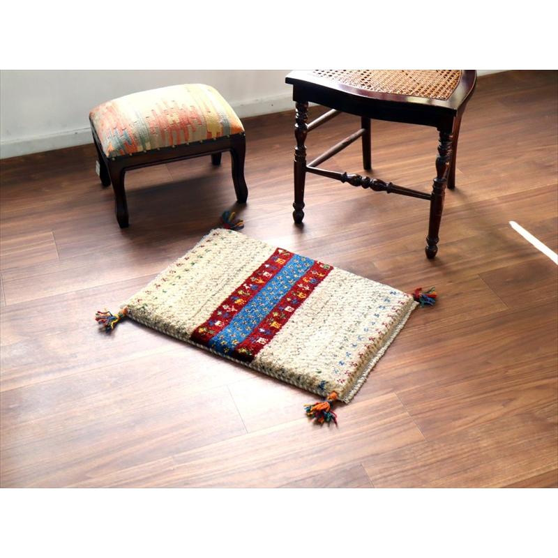 ギャッベ ミニギャベ イラン手織り 60×41cm ナチュラルアイボリー カラフルな動物と生命の樹 |  | 01