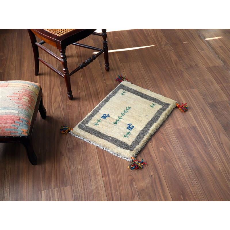 ギャッベ ミニギャベ イラン手織り 57×41cm ナチュラルアイボリー 生命の樹と動物 |  | 01