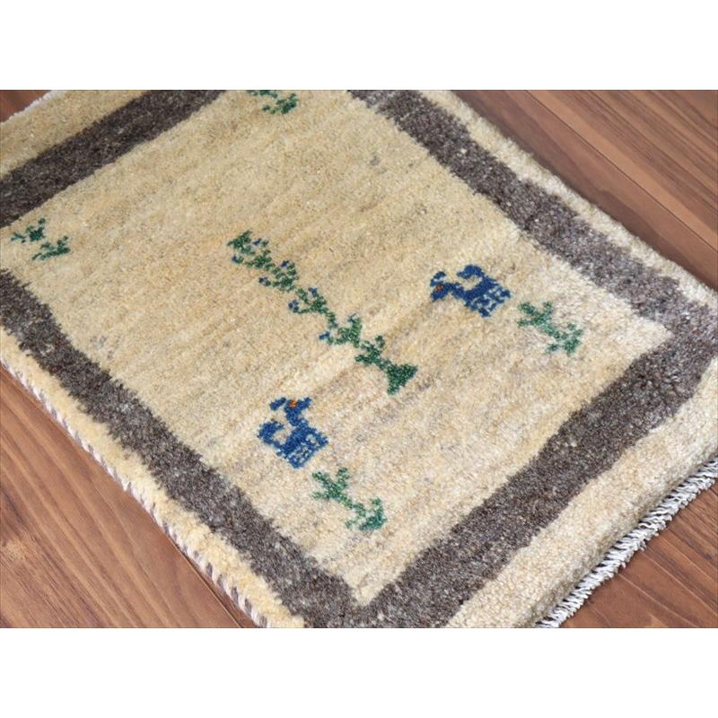 ギャッベ ミニギャベ イラン手織り 57×41cm ナチュラルアイボリー 生命の樹と動物 |  | 02