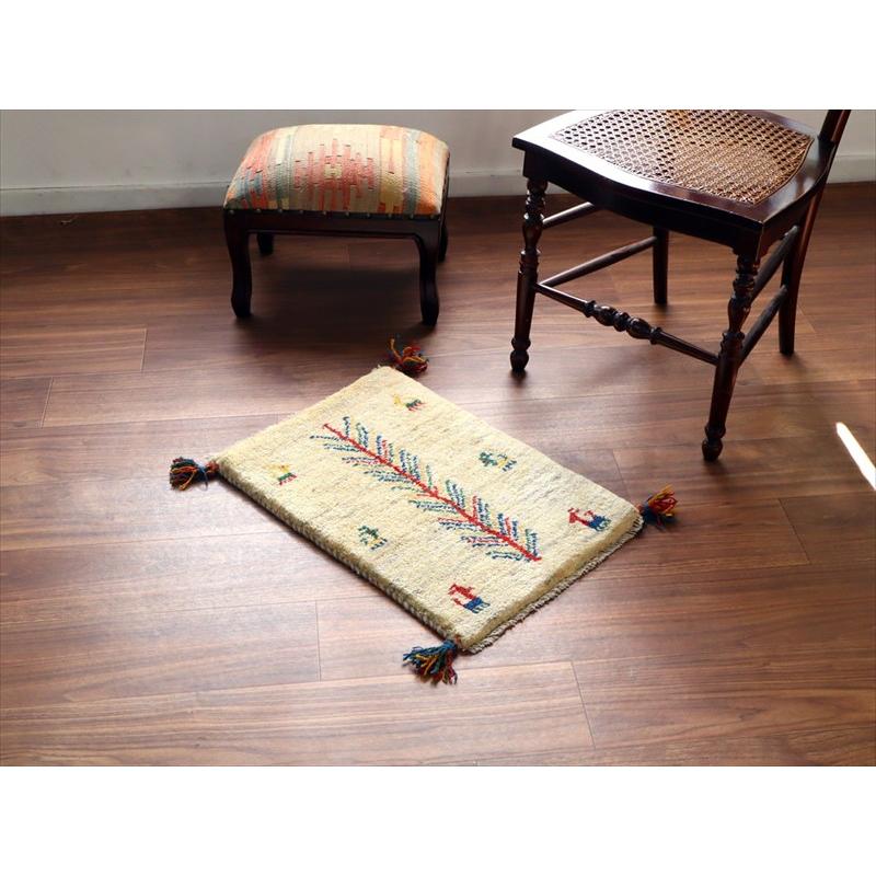 ギャッベ ミニギャベ イラン手織り 56×39cm ナチュラルアイボリー 連なる生命の樹と動物 |  | 01