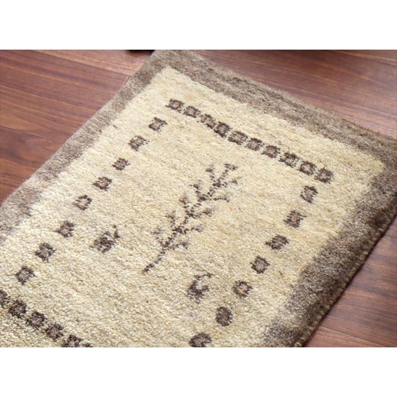 ギャッベ ミニギャベ イラン手織り 56×42cm ナチュラルアイボリー 生命の樹と動物 |  | 02