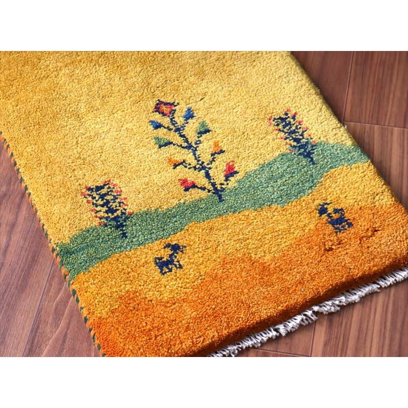 ギャッベ ミニギャベ イラン手織り 57×39cm イエローオレンジ 丘の上の生命の樹と動物 |  | 02