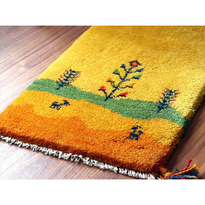 ギャッベ ミニギャベ イラン手織り 57×39cm イエローオレンジ 丘の上の生命の樹と動物 |  | 03