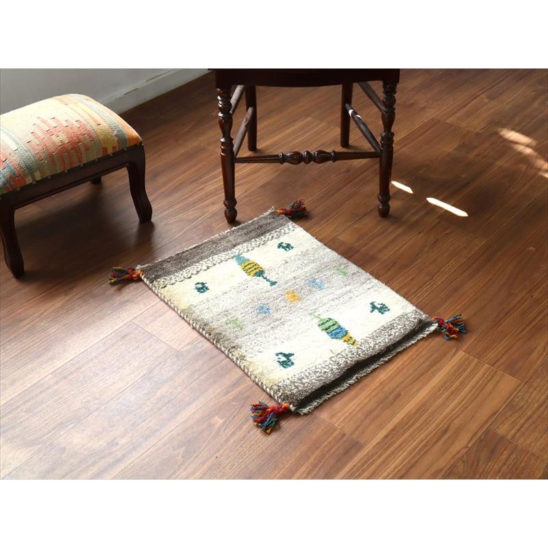 ギャッベ ミニギャベ イラン手織り 57×42cm ナチュラルアイボリー 糸杉と動物 |  | 01