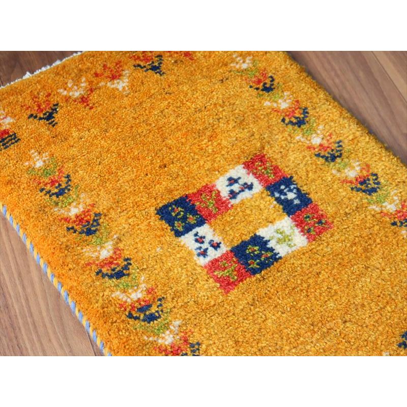 ギャッベ ミニギャベ イラン手織り 59×41cm イエローオレンジ 連なる生命の樹と動物 |  | 02