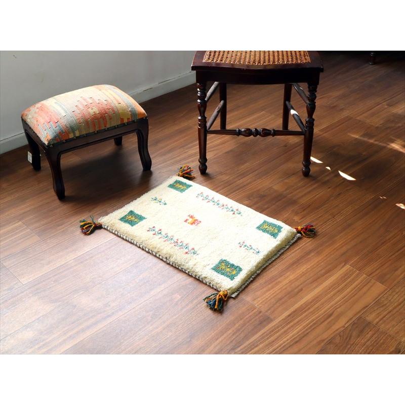 ギャッベ ミニギャベ イラン手織り 55×39cm ナチュラルアイボリー 連なる生命の樹と動物 |  | 01