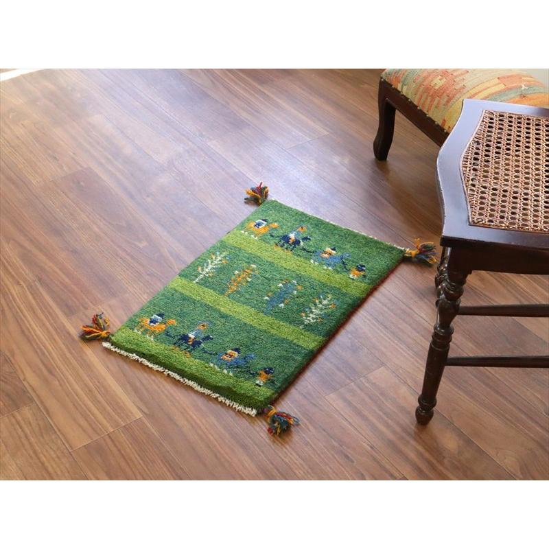 ギャッベ ミニギャベ イラン手織り 59×39cm グリーン ラクダのキャラバンと生命の樹 |  | 01