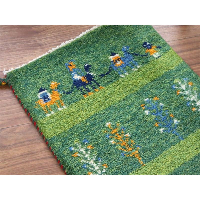 ギャッベ ミニギャベ イラン手織り 59×39cm グリーン ラクダのキャラバンと生命の樹 |  | 02