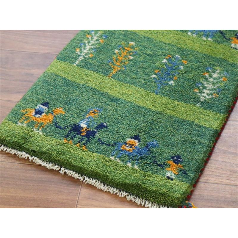 ギャッベ ミニギャベ イラン手織り 59×39cm グリーン ラクダのキャラバンと生命の樹 |  | 03