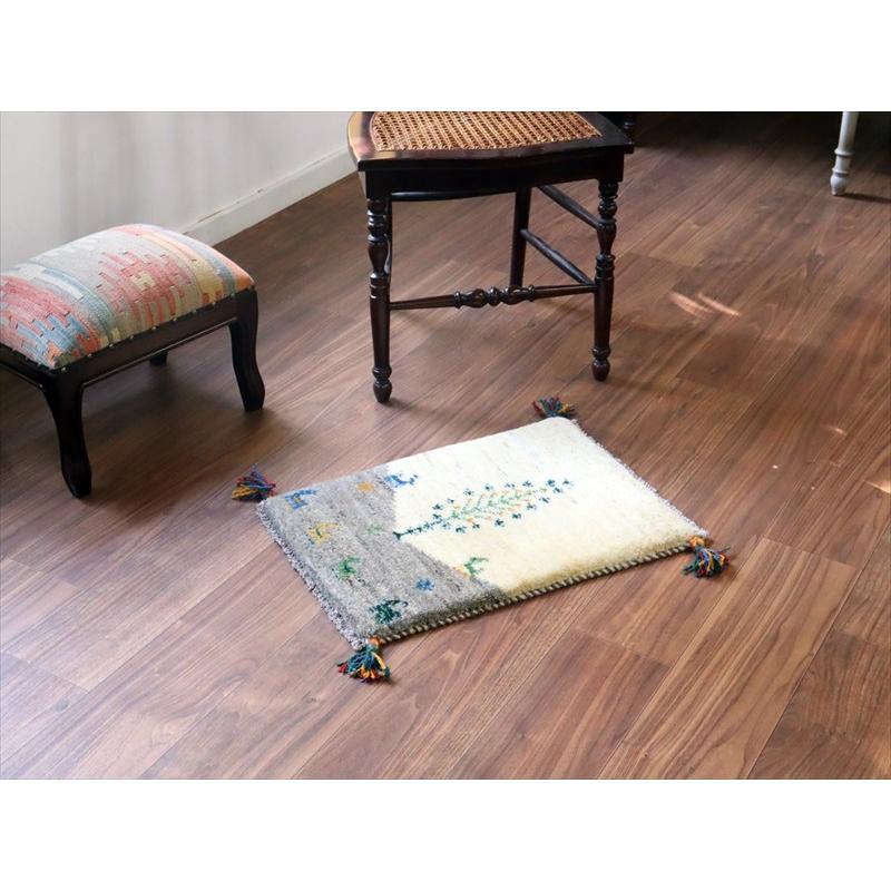 ギャッベ ミニギャベ イラン手織り 54×38cm ナチュラルアイボリー 生命の樹と動物 |  | 01