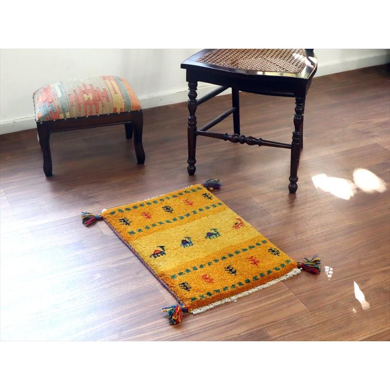 ギャッベ ミニギャベ イラン手織り 58×40cm イエローオレンジ ラクダのキャラバンと生命の樹 |  | 01