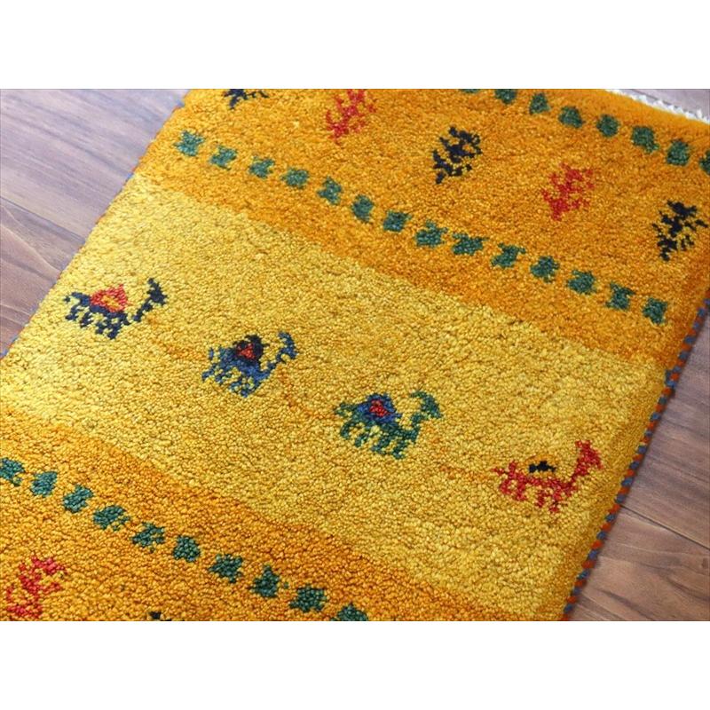 ギャッベ ミニギャベ イラン手織り 58×40cm イエローオレンジ ラクダのキャラバンと生命の樹 |  | 02
