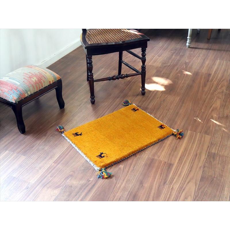 ギャッベ ミニギャベ イラン手織り 56×41cm イエロー 四隅に動物 |  | 01