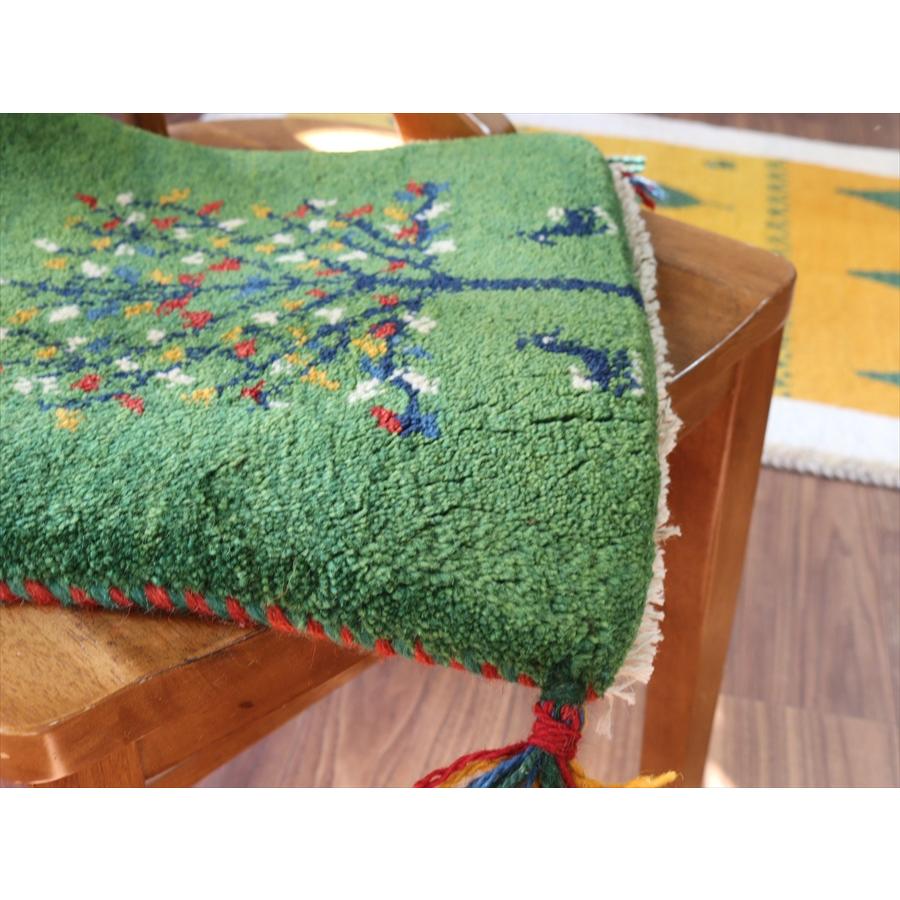 ギャッベ イラン産手織り 座布団サイズ 39x39cm グリーン 花をつけた生命の木 |  | 02