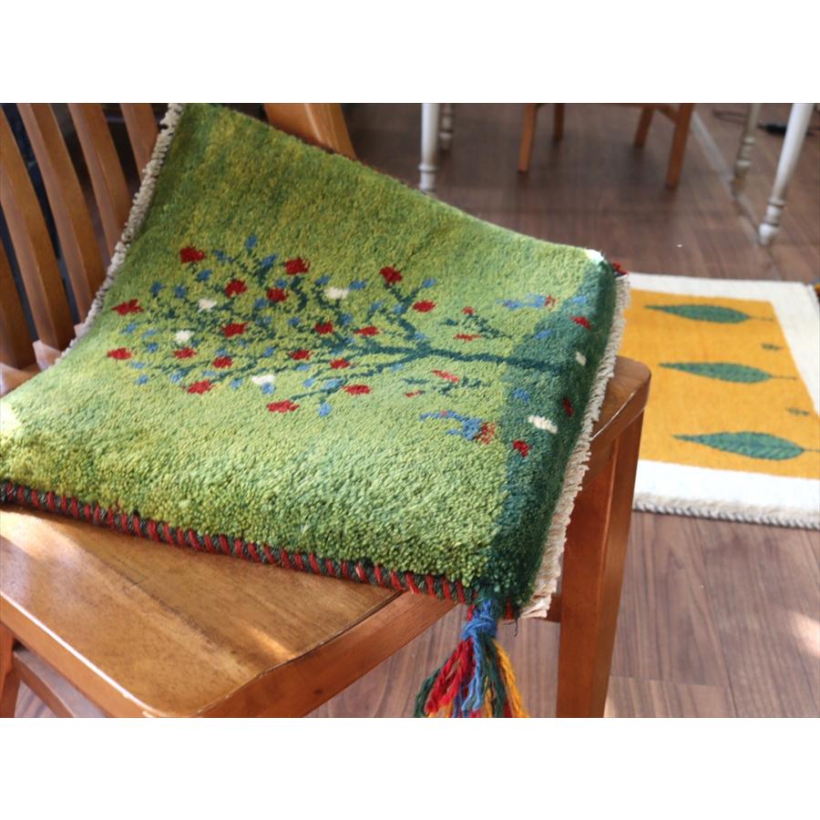ギャッベ イラン産手織り 座布団サイズ 39x44cm グリーン　ザクロの実をつけた生命の木 |  | 02