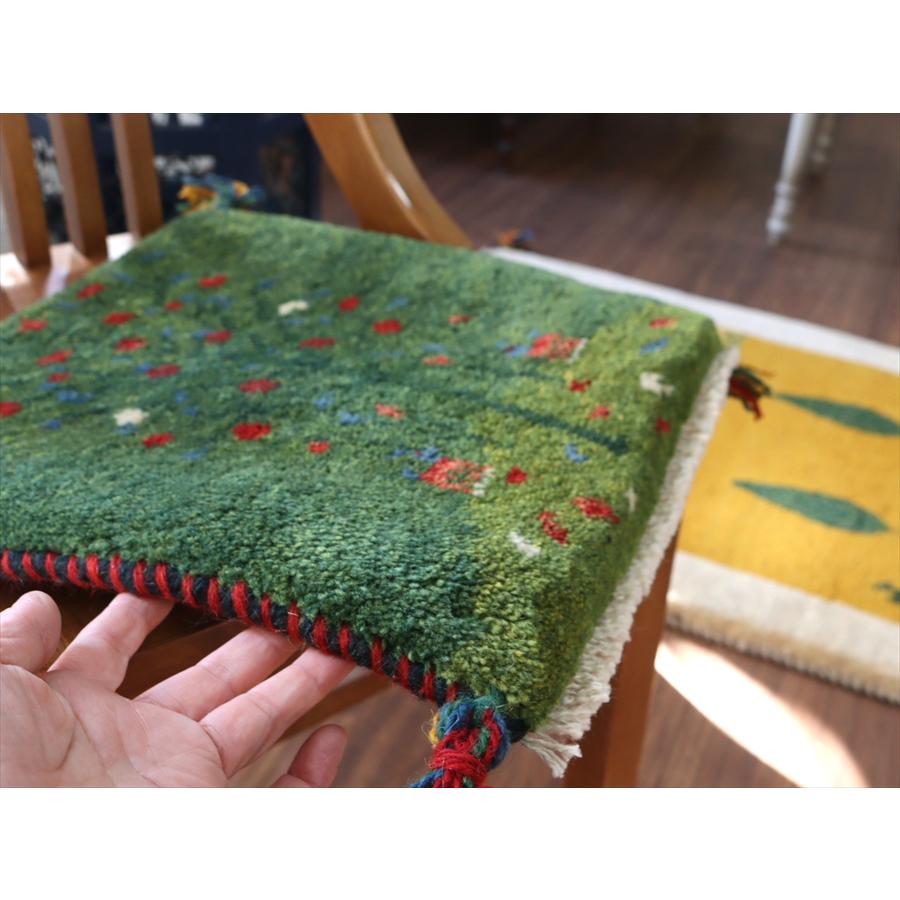 ギャッベ イラン産手織り 座布団サイズ 37x40cm グリーン　ザクロの実をつけた生命の木 |  | 02