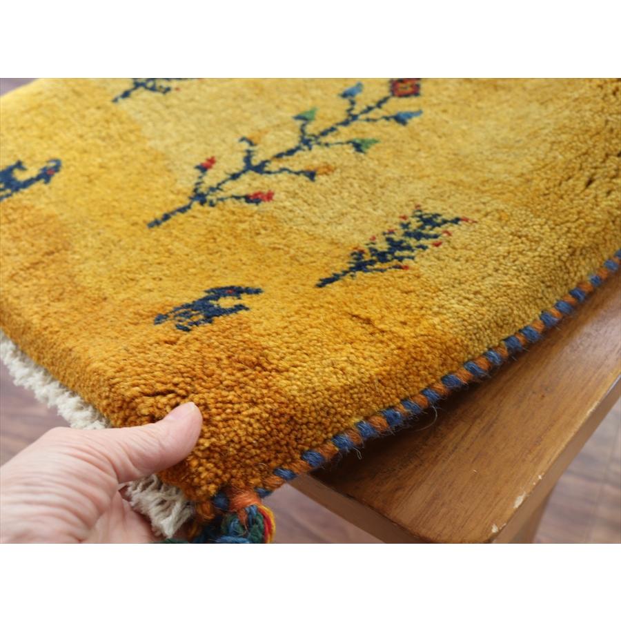 ギャッベ イラン産手織り 座布団サイズ 38x41cm イエローオレンジ　草花と動物 |  | 02