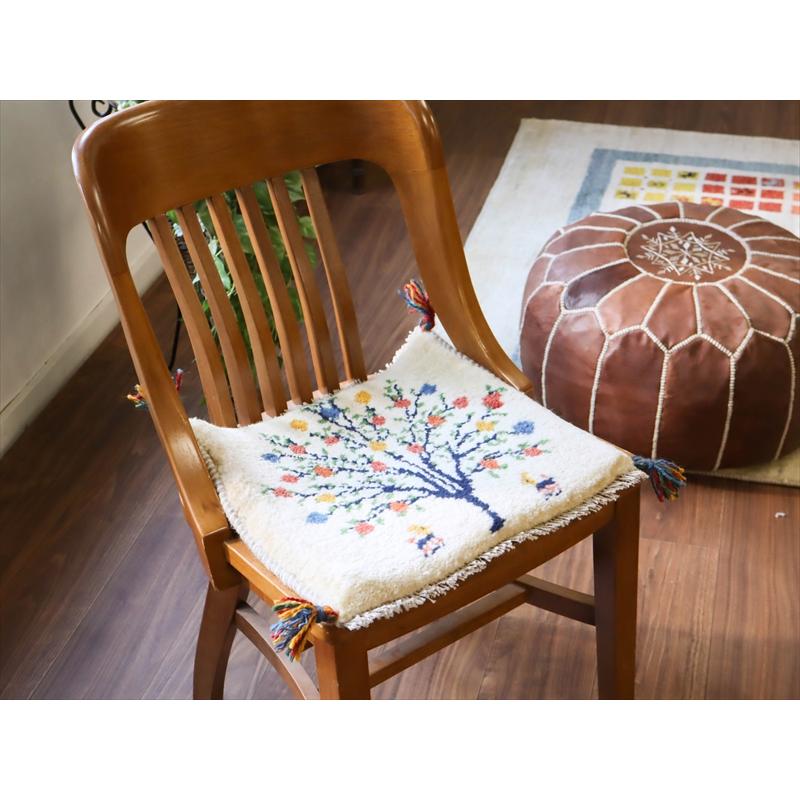 ギャッベ イラン産手織り 座布団サイズ 38x42cm ナチュラルアイボリー　花をつけた生命の木 |  | 01