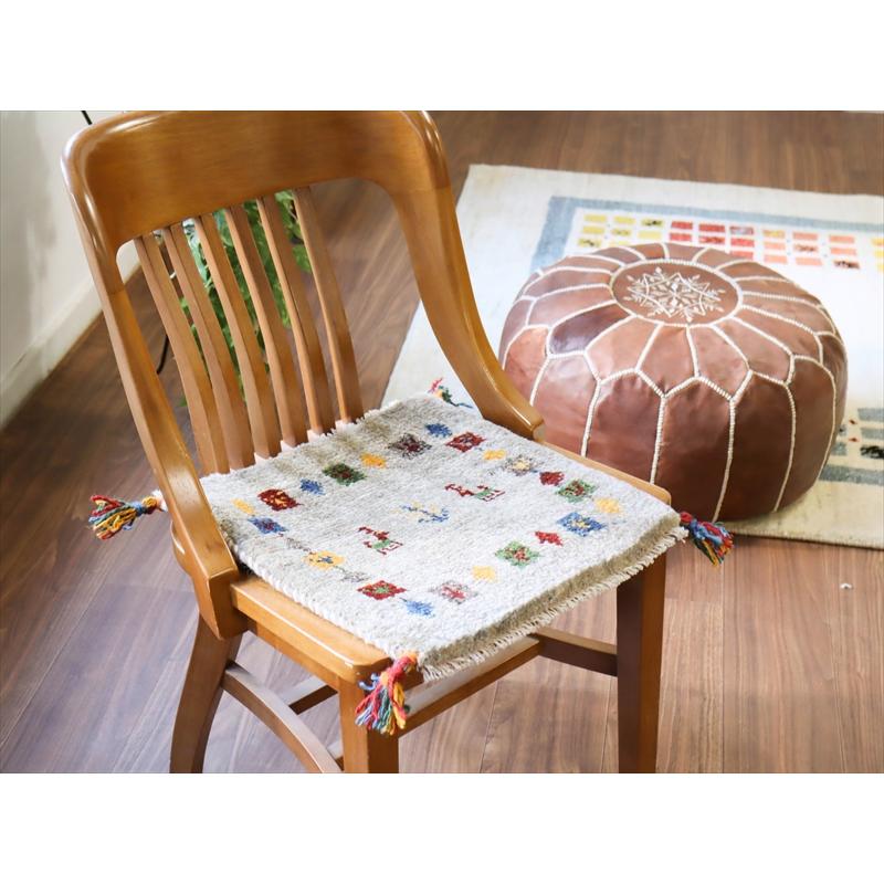 ギャッベ イラン産手織り 座布団サイズ 42x40cm ライトグレー　カラフルなモチーフ |  | 01