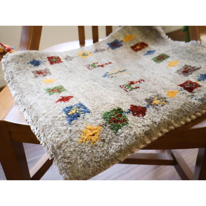 ギャッベ イラン産手織り 座布団サイズ 42x40cm ライトグレー　カラフルなモチーフ |  | 02