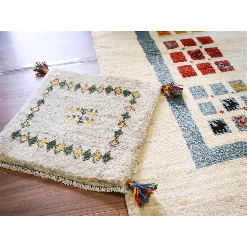 ギャッベ イラン産手織り 座布団サイズ 39x39cm ナチュラル　ライトグレー |  | 02