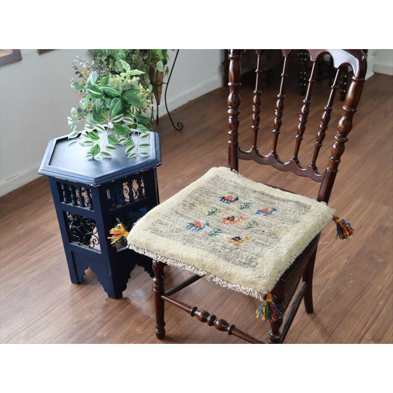 ギャッベ イラン産手織り 座布団サイズ 41×43cm ナチュラルアイボリー ラクダと生命の樹 |  | 01