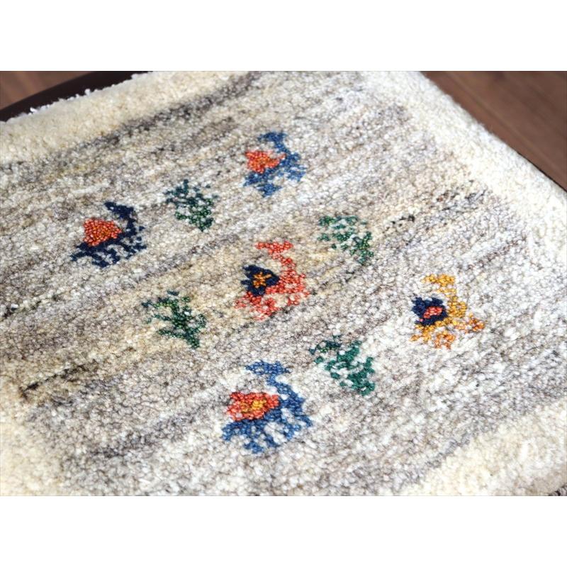ギャッベ イラン産手織り 座布団サイズ 41×43cm ナチュラルアイボリー ラクダと生命の樹 |  | 02