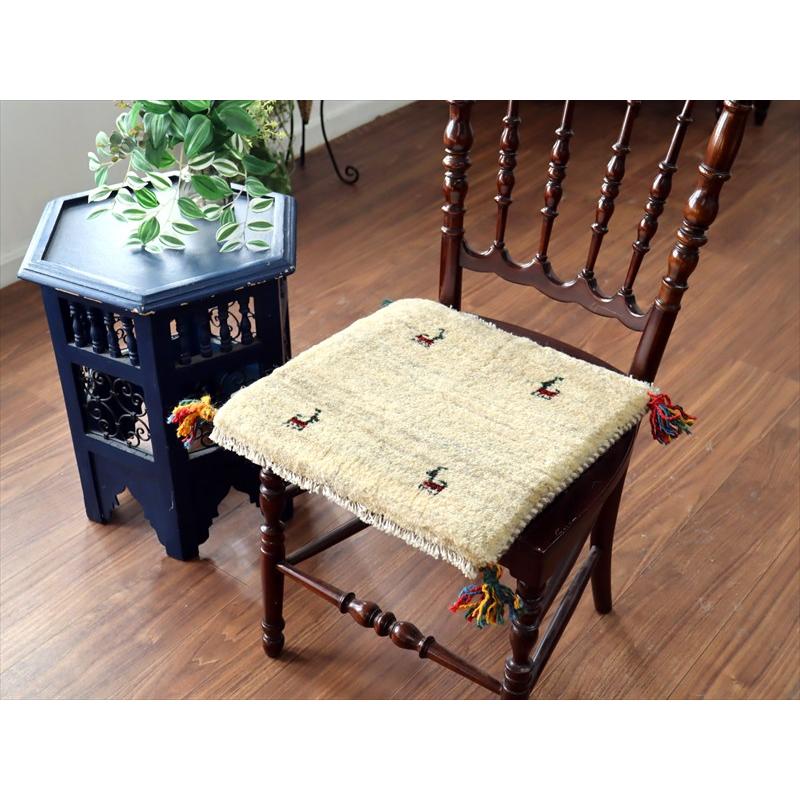 ギャッベ イラン産手織り 座布団サイズ 39×40cm ナチュラルアイボリー 動物モチーフ |  | 01