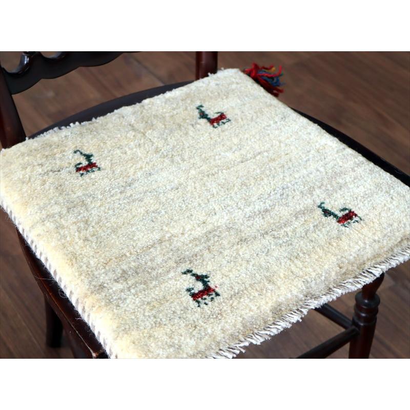 ギャッベ イラン産手織り 座布団サイズ 39×40cm ナチュラルアイボリー 動物モチーフ |  | 02