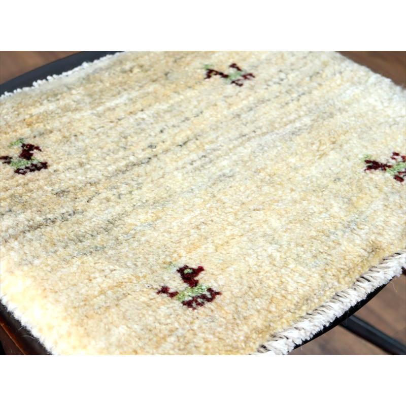 ギャッベ イラン産手織り 座布団サイズ 36×43cm ナチュラルアイボリー 動物モチーフ |  | 02