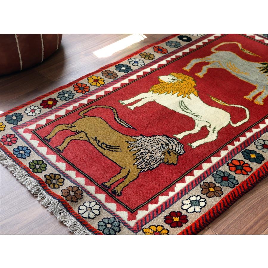 ライオンラグ 手織りギャッベ 137x88cm ３頭のライオンと小花 |  | 02