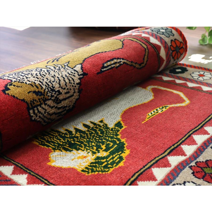 ライオンラグ 手織りギャッベ 137x88cm ３頭のライオンと小花 |  | 08