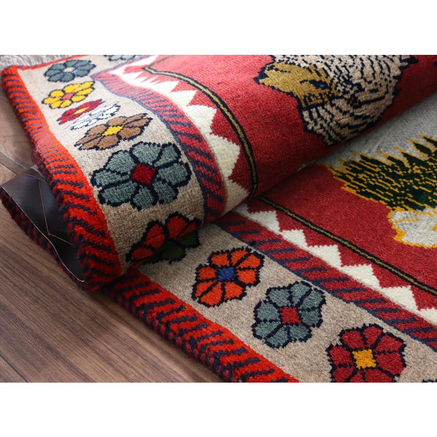 ライオンラグ 手織りギャッベ 137x88cm ３頭のライオンと小花 |  | 09