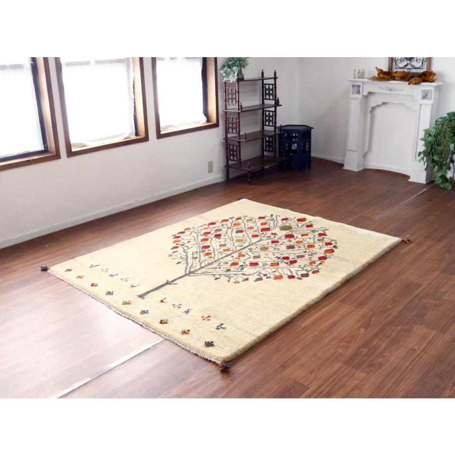 ギャッベ Gabbeh ナチュラルアイボリー 198×160cm イラン産 ザクロの樹と鳥と動物 |  | 01