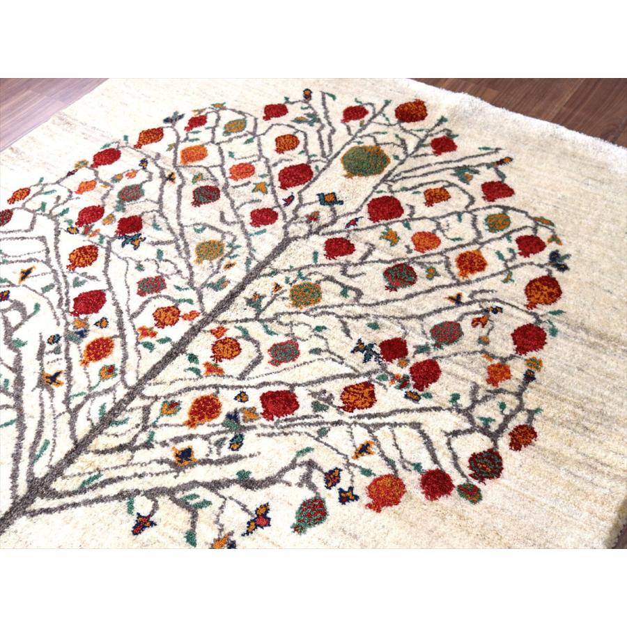 ギャッベ Gabbeh ナチュラルアイボリー 198×160cm イラン産 ザクロの樹と鳥と動物 |  | 02