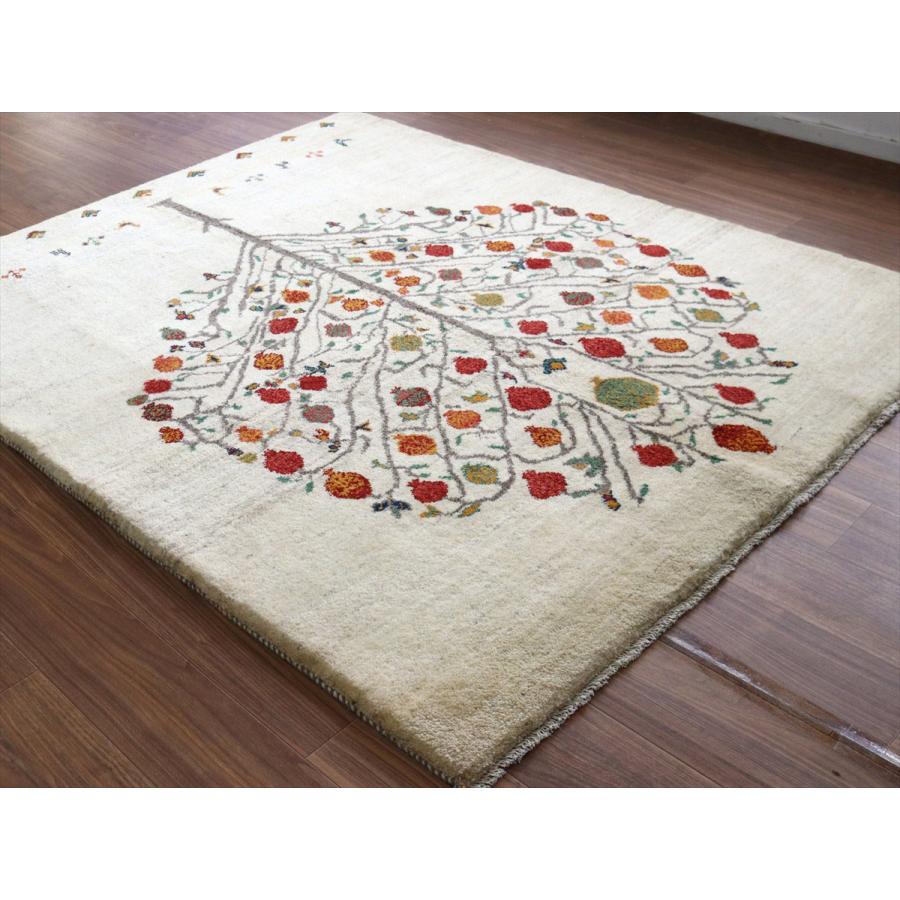 ギャッベ Gabbeh ナチュラルアイボリー 198×160cm イラン産 ザクロの樹と鳥と動物 |  | 03