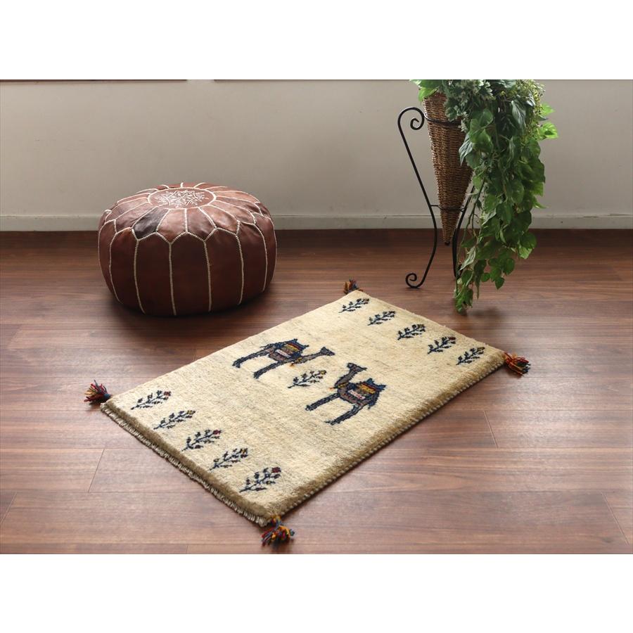 ギャッベ イラン産手織りラグ 93x60cm ２頭のラクダ アイボリー |  | 01