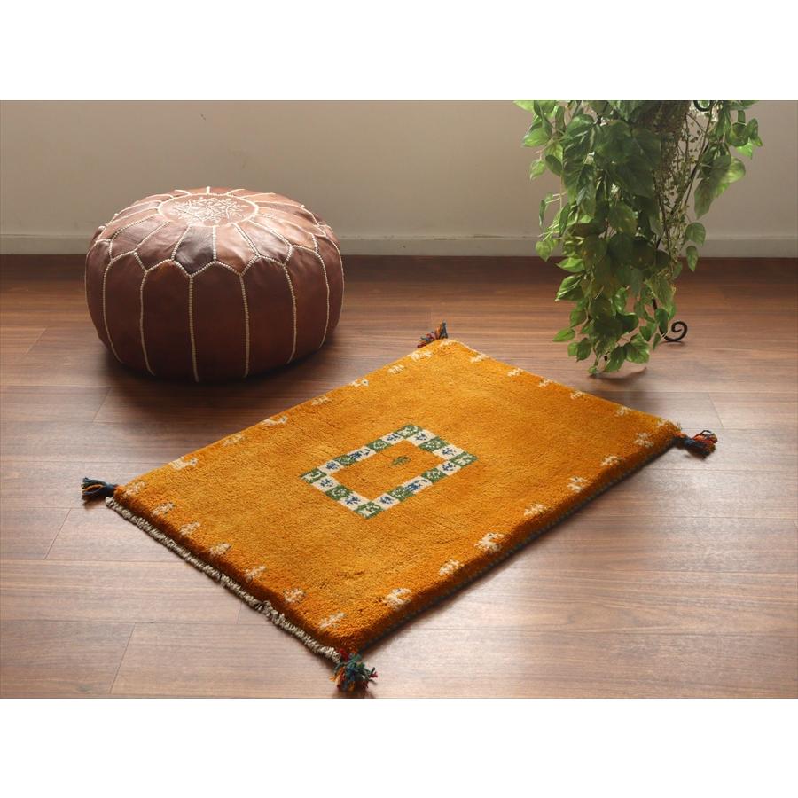 ギャッベ イラン産手織りラグ 88x62cm 動物と植物のタイル イエロー |  | 01