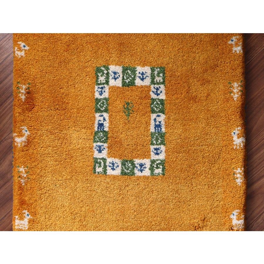 ギャッベ イラン産手織りラグ 88x62cm 動物と植物のタイル イエロー |  | 02