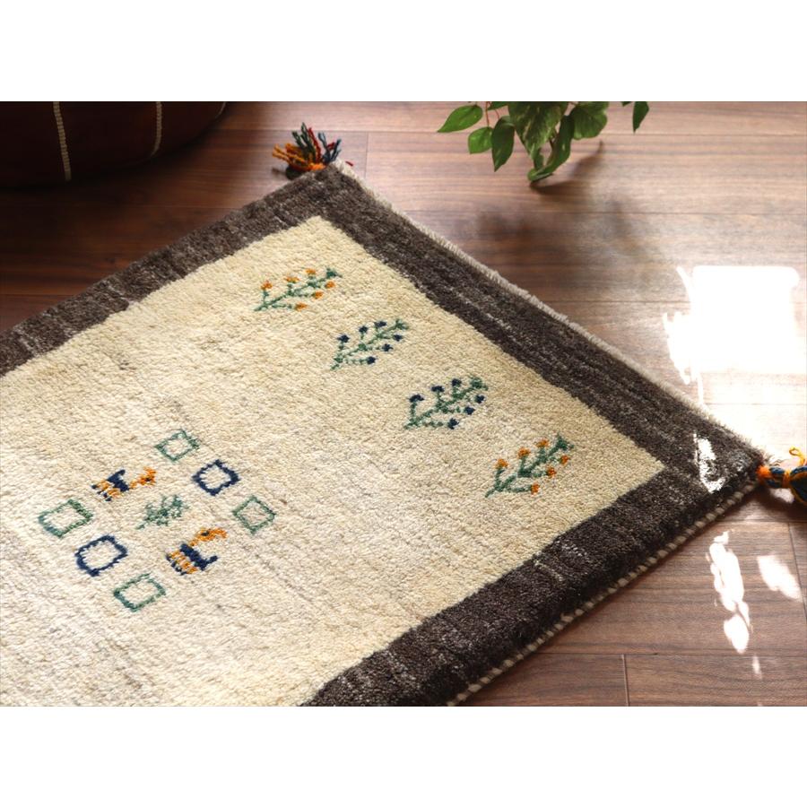 ギャッベ イラン産手織りラグ 88x60cm 動物と植物 アイボリー＆グレー |  | 02