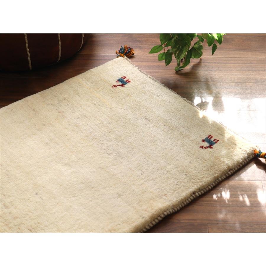 ギャッベ イラン産手織りラグ 88x66cm シンプルモチーフ アイボリー |  | 02