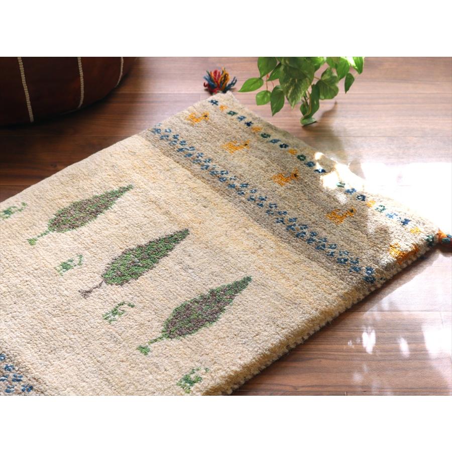 ギャッベ イラン産手織りラグ 88x58cm 動物と植物 アイボリー |  | 02