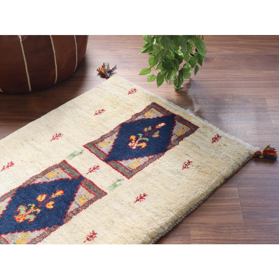 ギャッベ イラン産手織りラグ 88x65cm 花と動物 アイボリー |  | 02