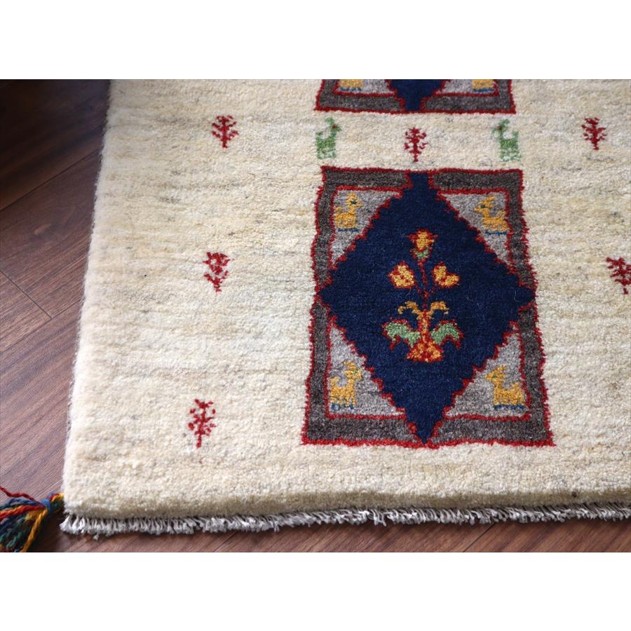 ギャッベ イラン産手織りラグ 88x65cm 花と動物 アイボリー |  | 03